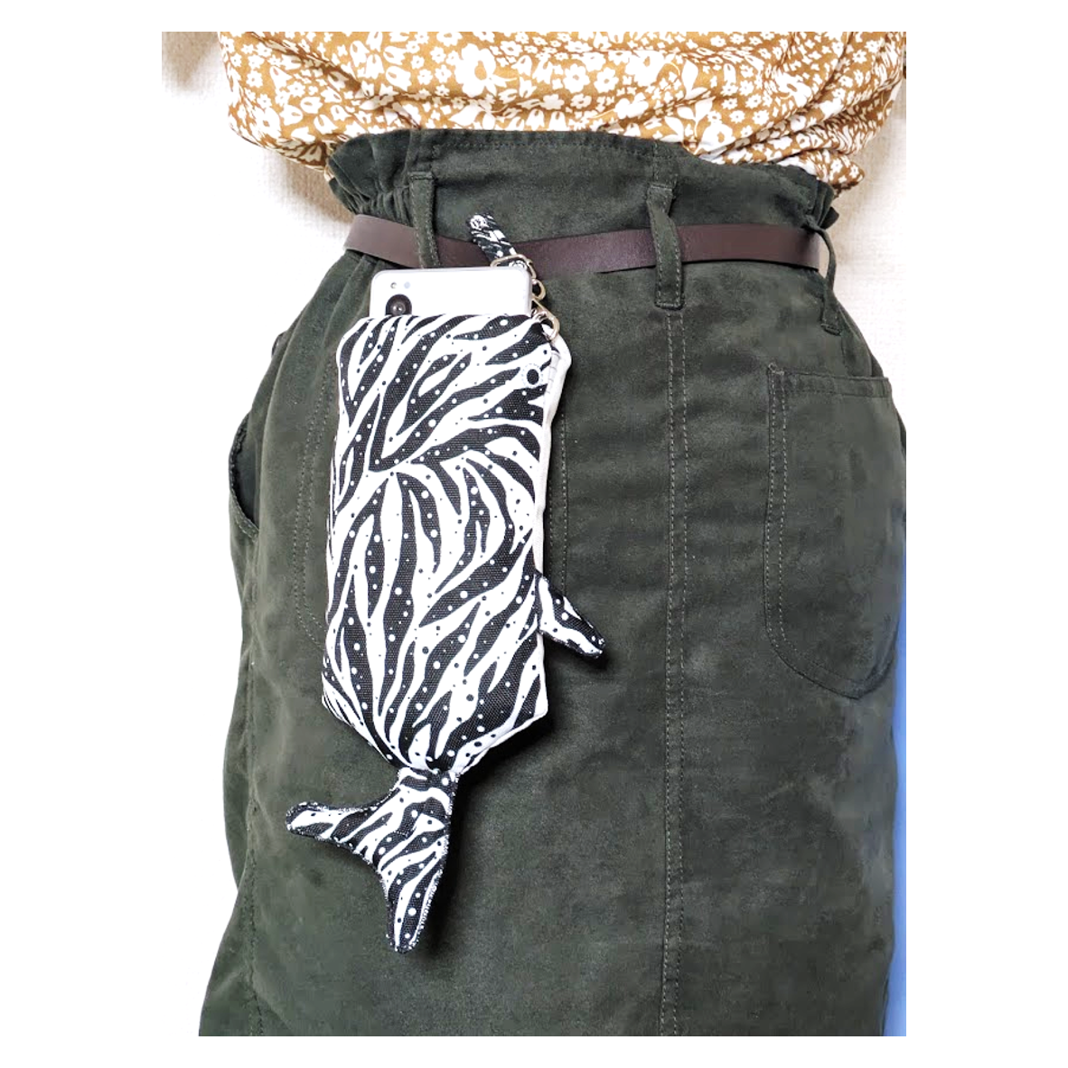 ジンベイザメ型スマホショルダー　「しっくり じんべい」