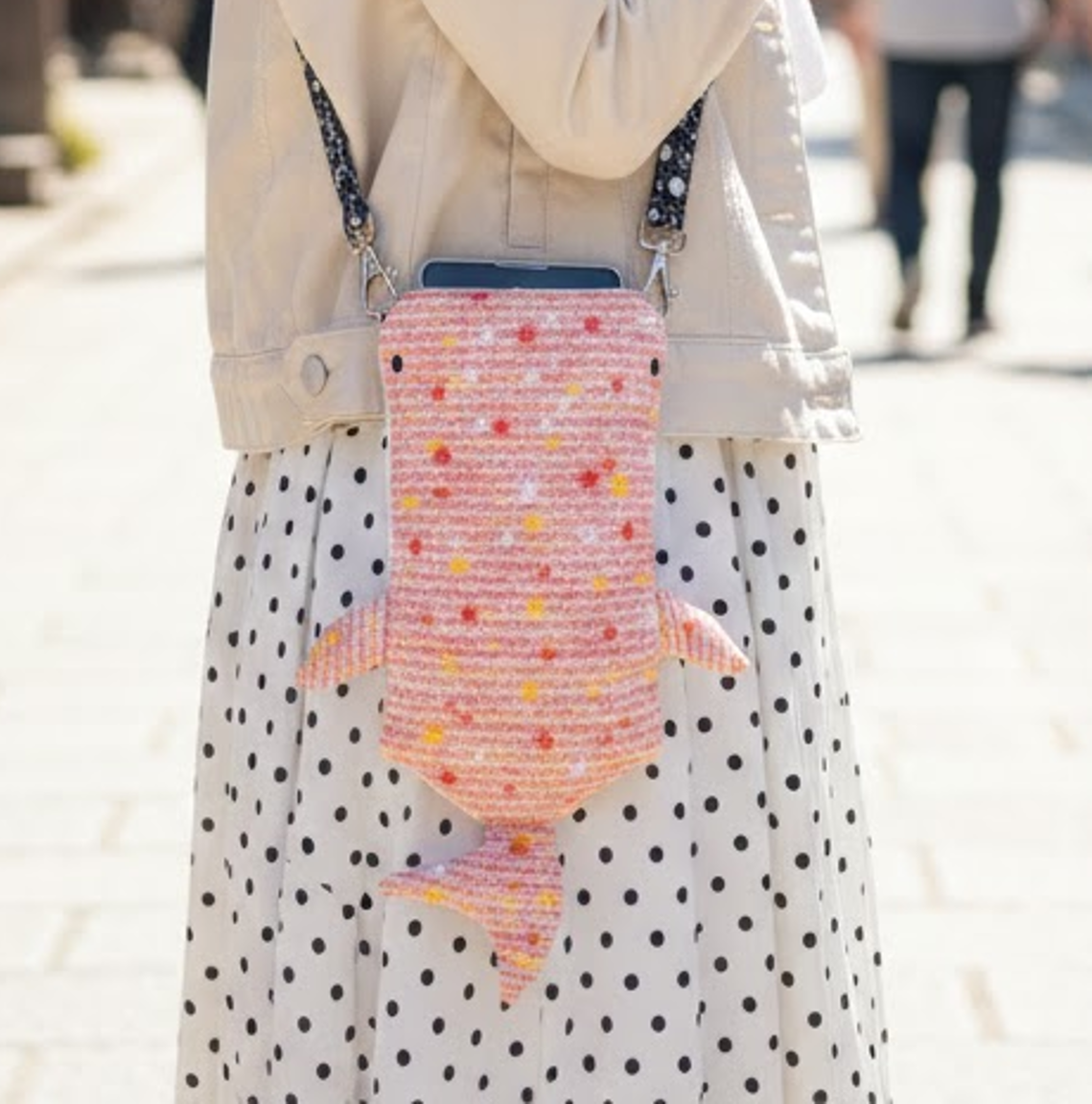 ジンベイザメ型スマホショルダー　「しっくり じんべい」