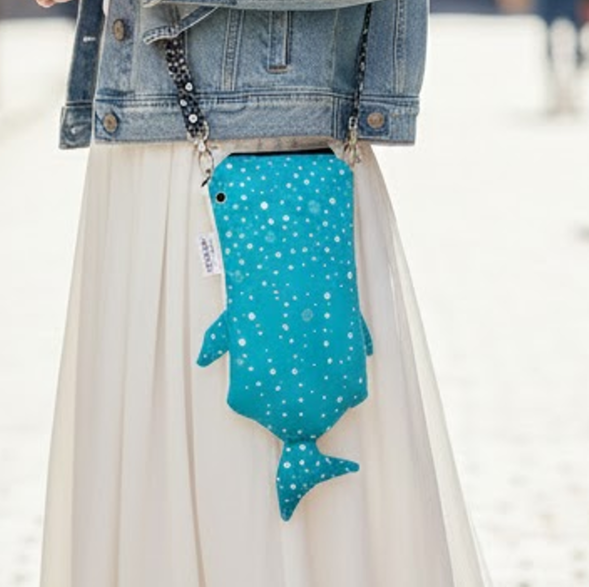 ジンベイザメ型スマホショルダー　「しっくり じんべい」