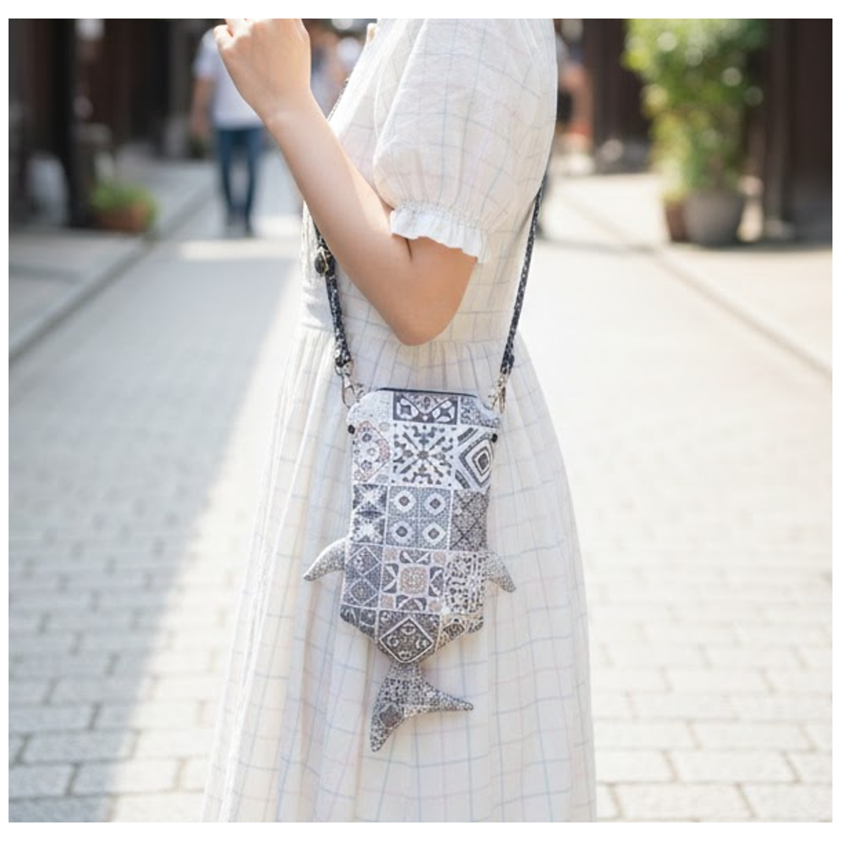 ジンベイザメ型スマホショルダー　「しっくり じんべい」